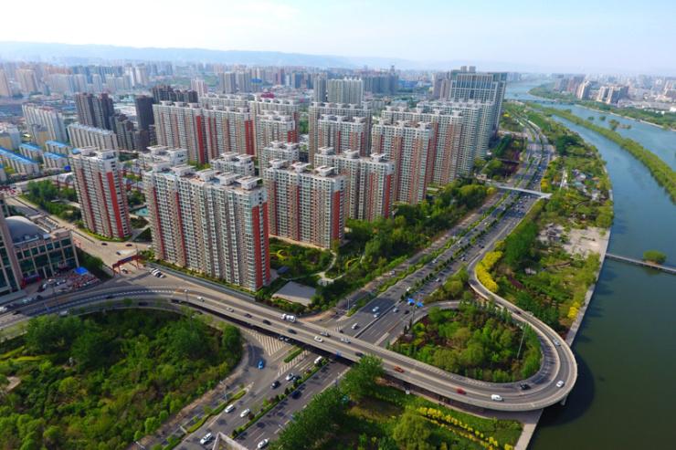 近年来，晋源区把加强交通路网建设作为加强区域发展的重中之重，通过加